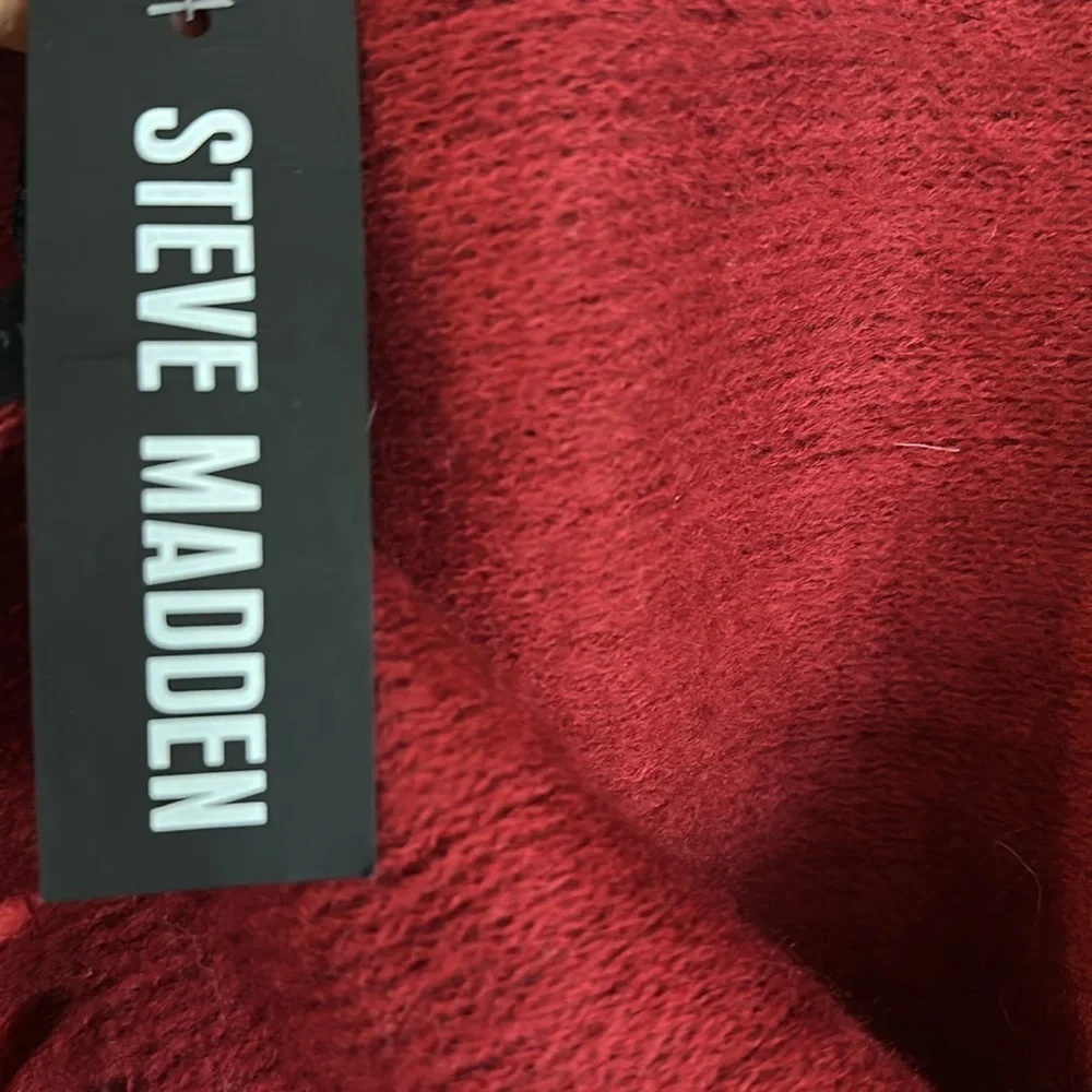 NWT Women’s Steve Madden Elegant Red 100% Acrylic Shawl Wrap